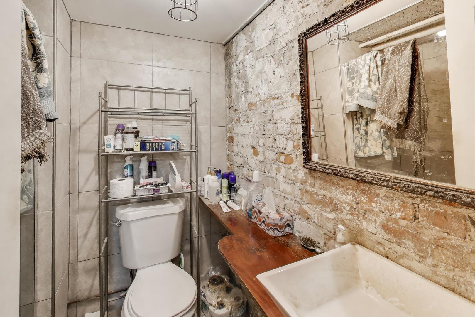 902 S Claremont Avenue, Chicago, IL 60612