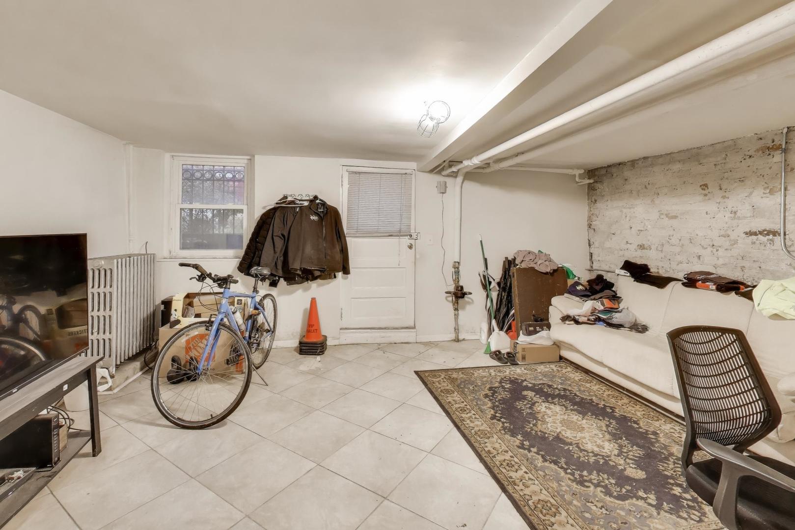 902 S Claremont Avenue, Chicago, IL 60612