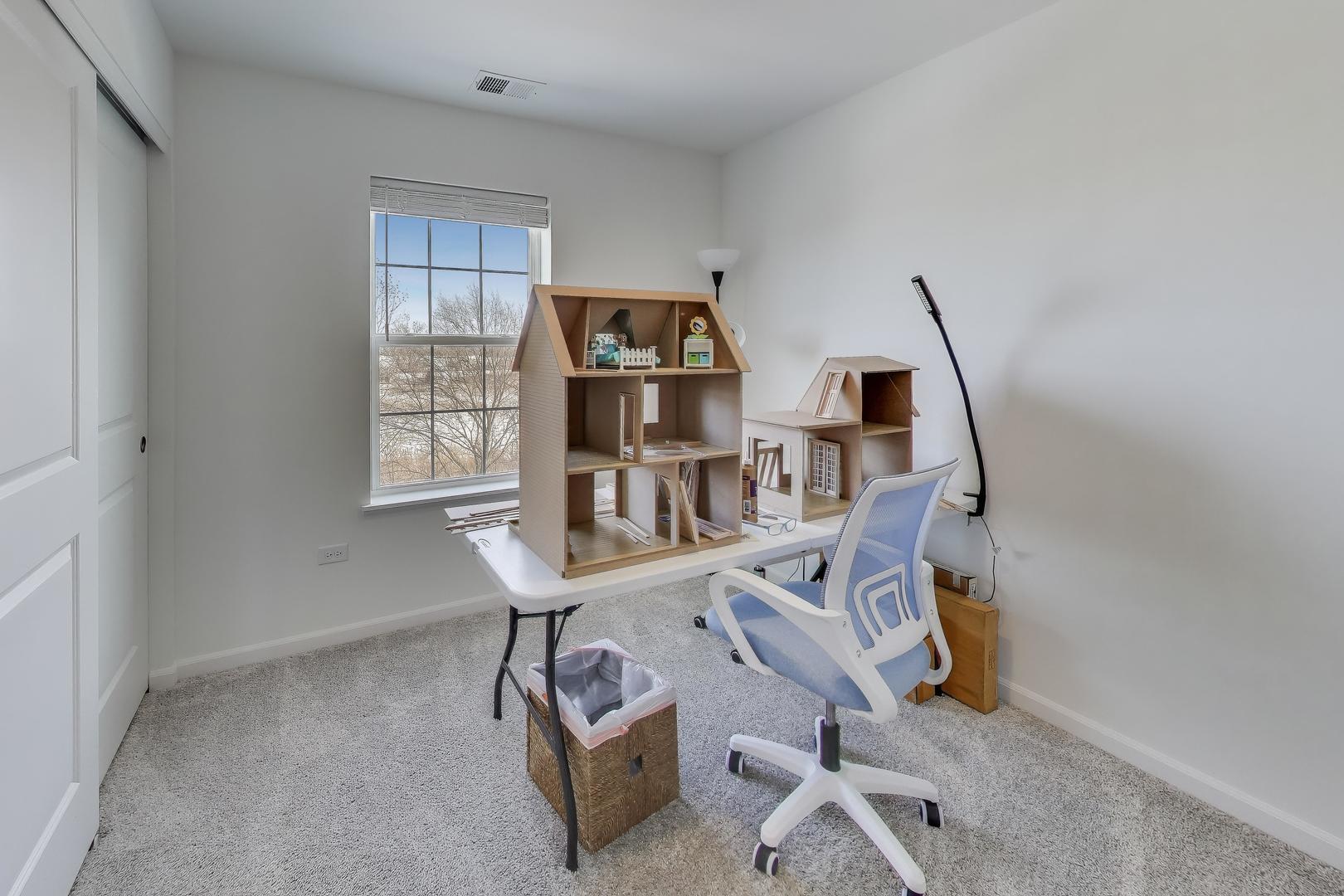 709 Neubauer Circle, Lindenhurst, IL 60046