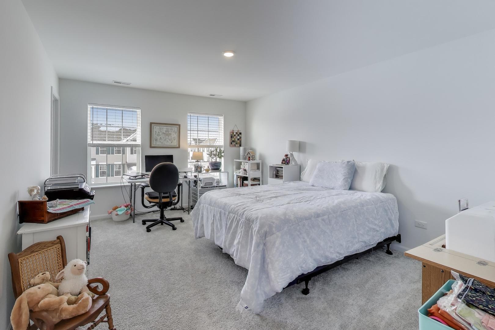 709 Neubauer Circle, Lindenhurst, IL 60046