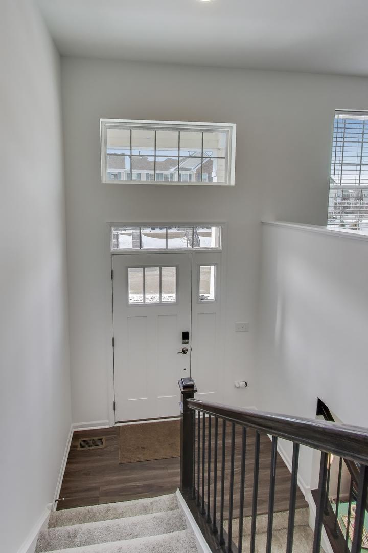 709 Neubauer Circle, Lindenhurst, IL 60046