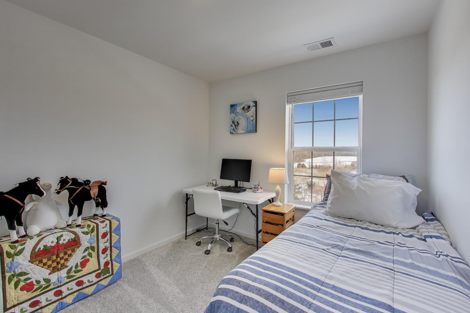 709 Neubauer Circle, Lindenhurst, IL 60046