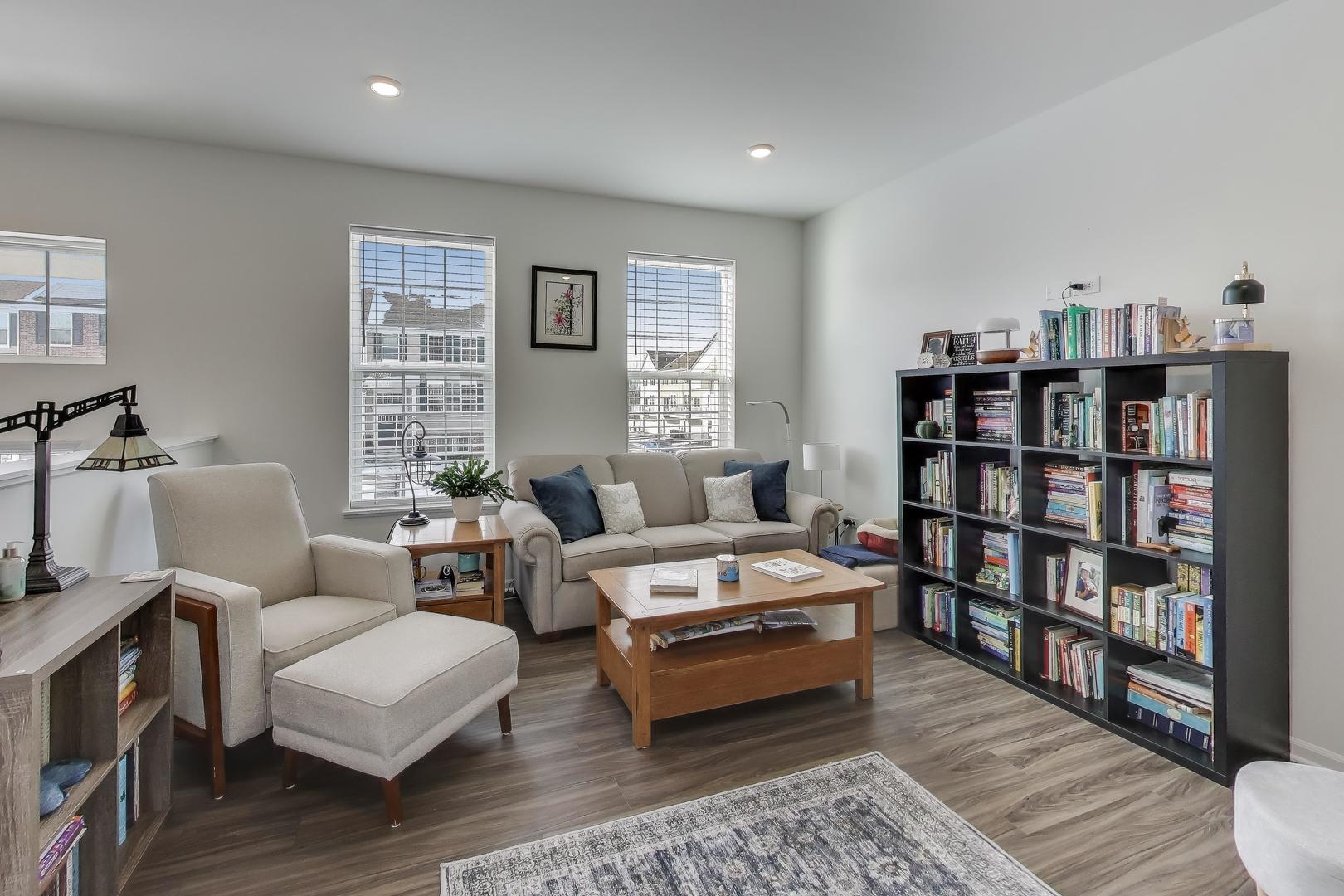 709 Neubauer Circle, Lindenhurst, IL 60046