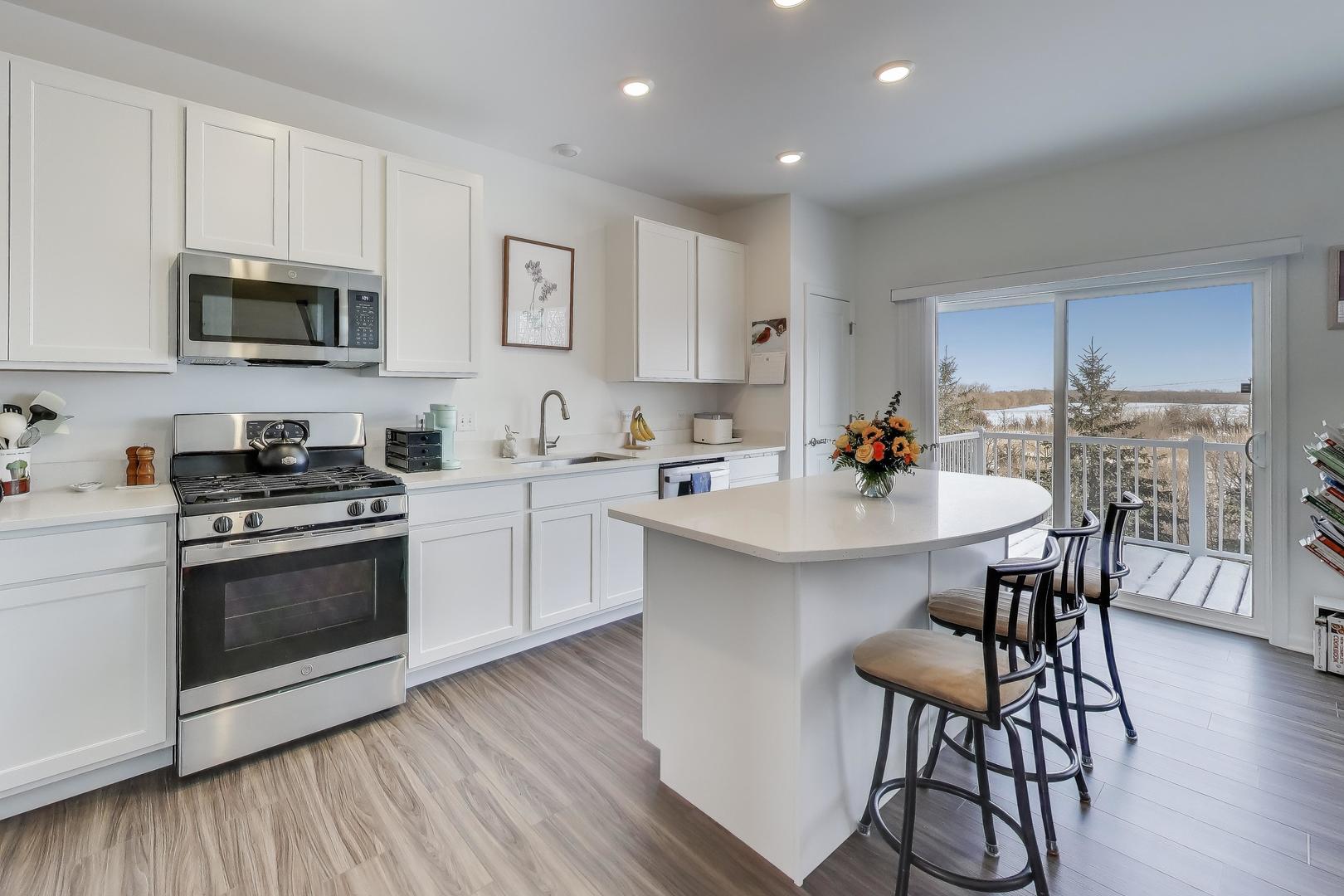 709 Neubauer Circle, Lindenhurst, IL 60046