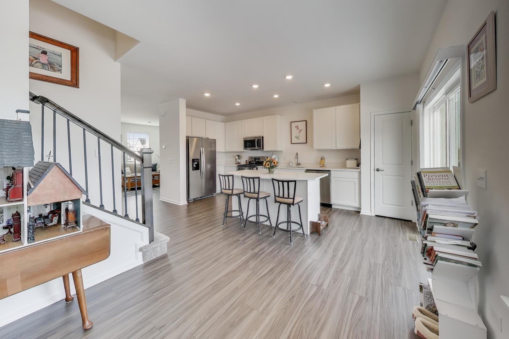 709 Neubauer Circle, Lindenhurst, IL 60046