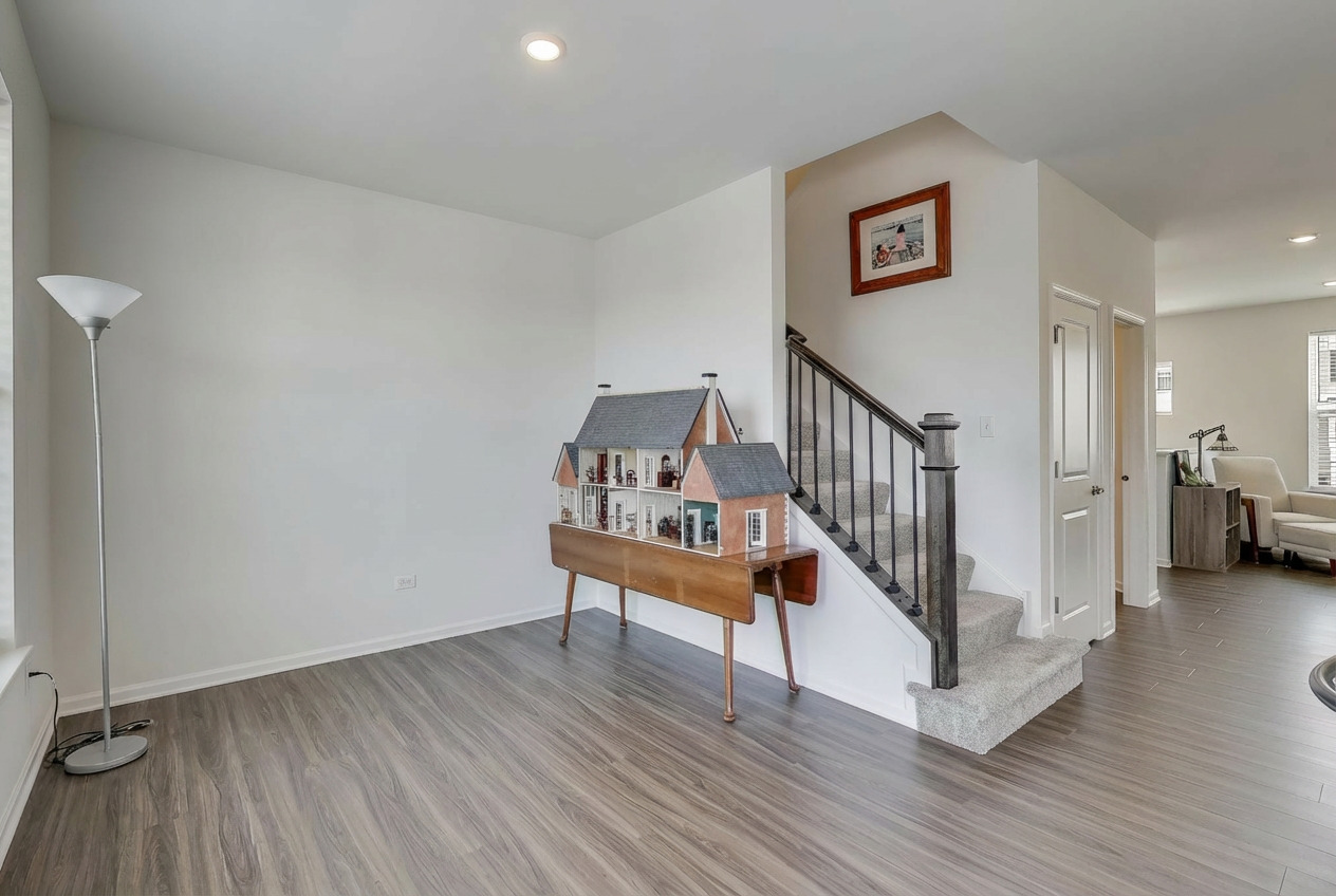 709 Neubauer Circle, Lindenhurst, IL 60046