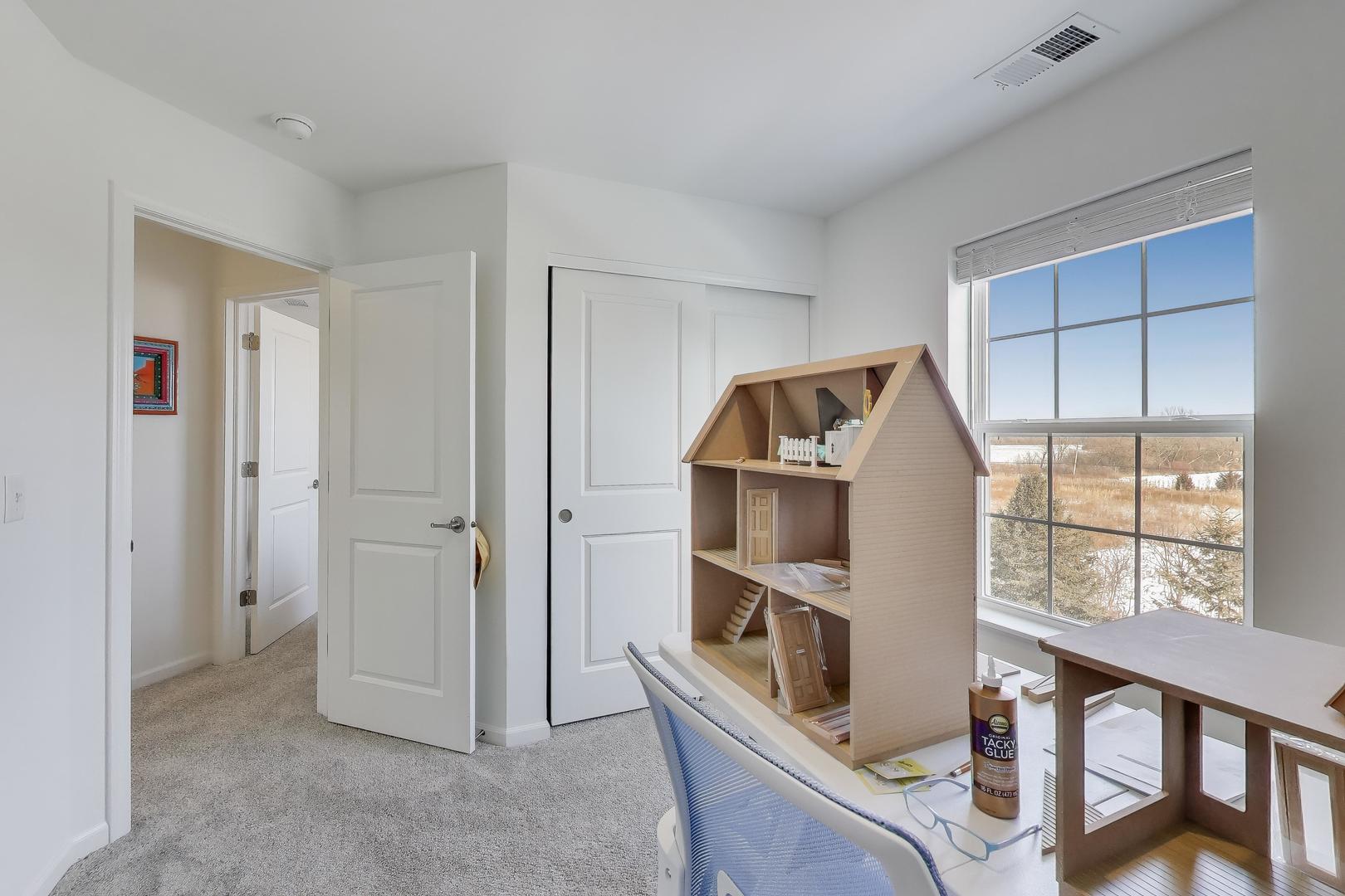 709 Neubauer Circle, Lindenhurst, IL 60046