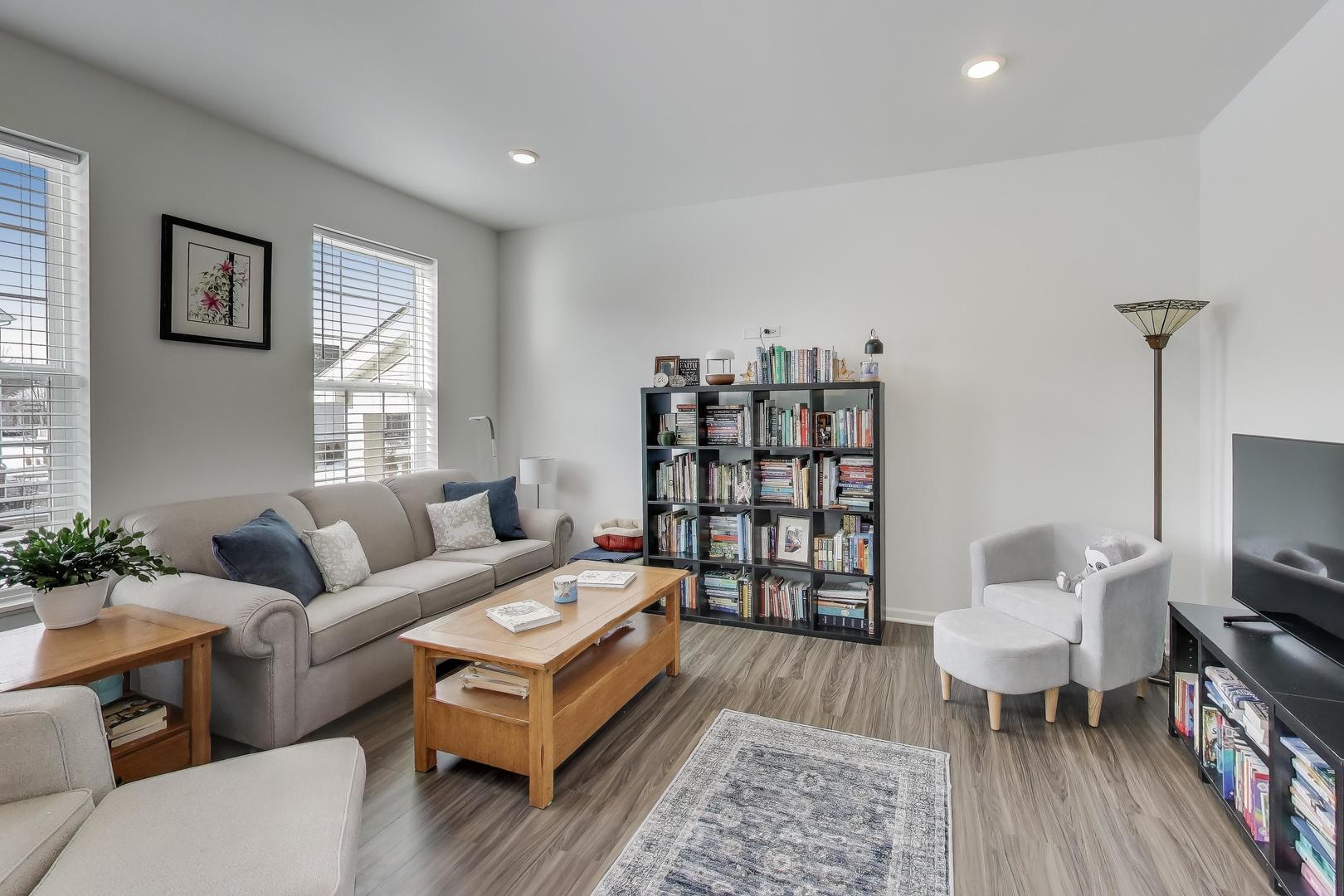 709 Neubauer Circle, Lindenhurst, IL 60046