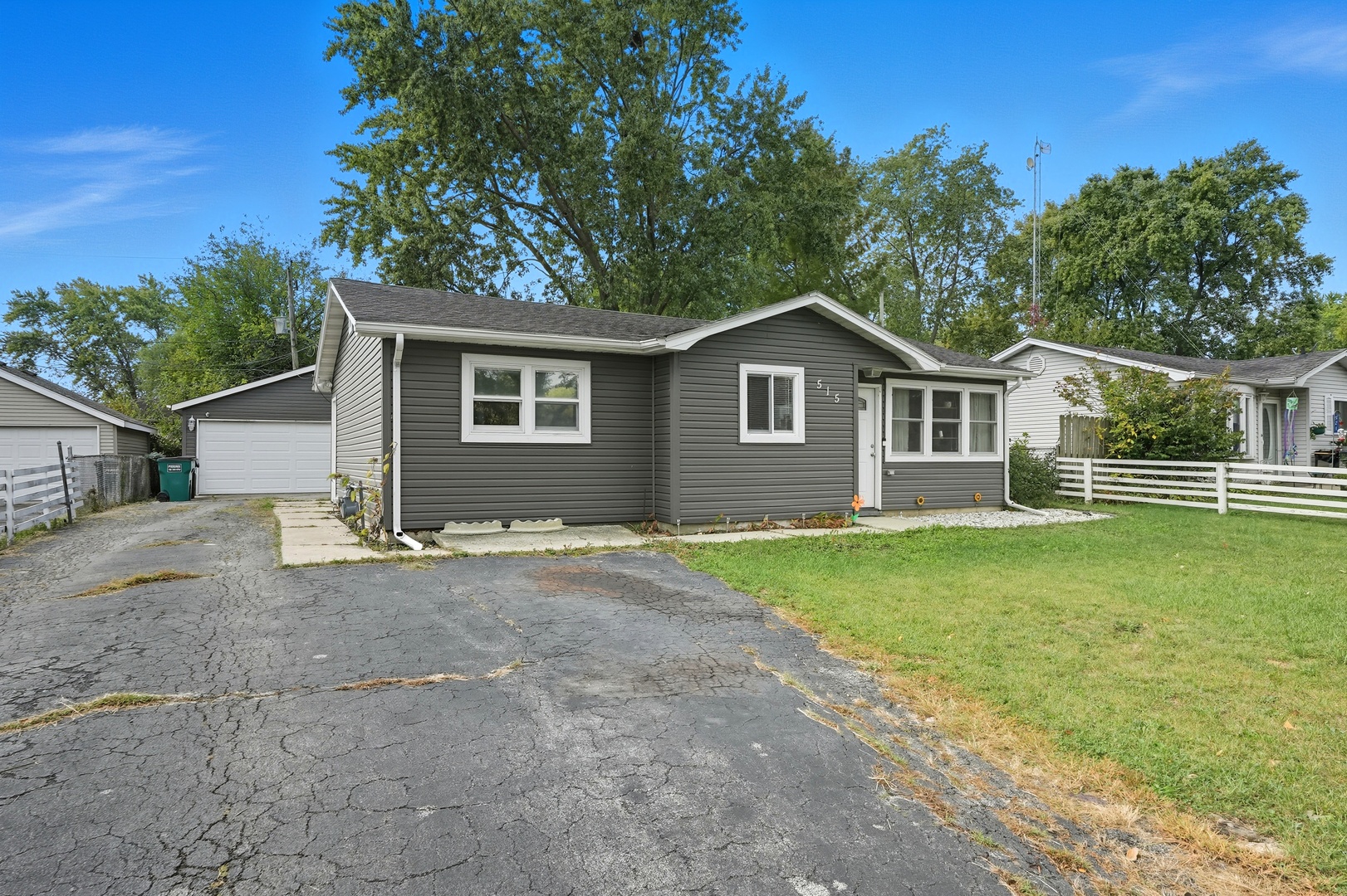 515 W Auburn Lane, Crete, IL 60417