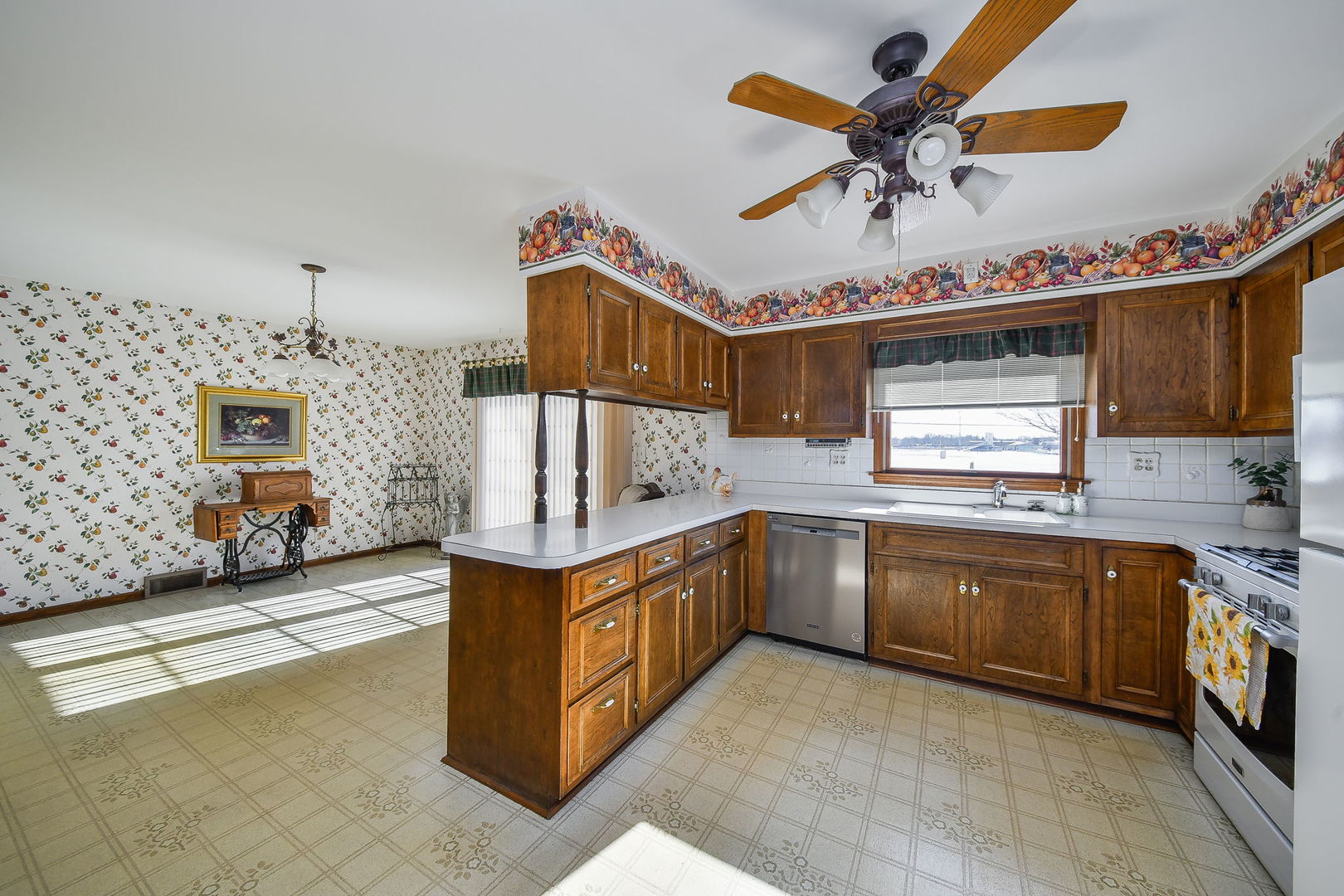 220 Georgeanna Street, Yorkville, IL 60560