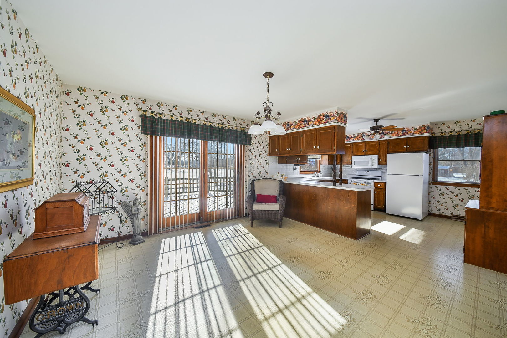 220 Georgeanna Street, Yorkville, IL 60560