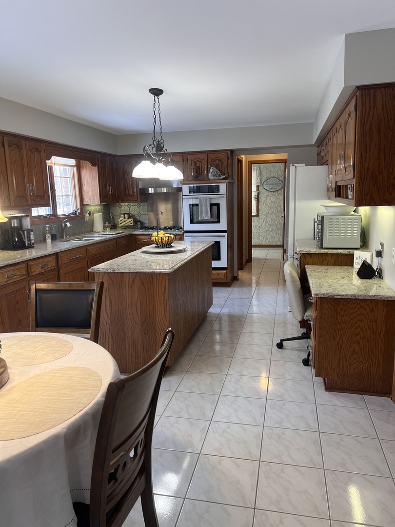 16931 Christopher Court, Tinley Park, IL 60477