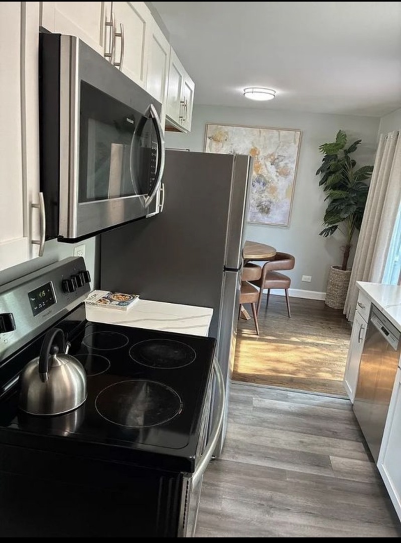 436 Springhill Drive, Roselle, IL 60172