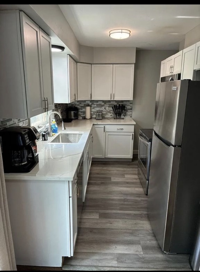 436 Springhill Drive, Roselle, IL 60172