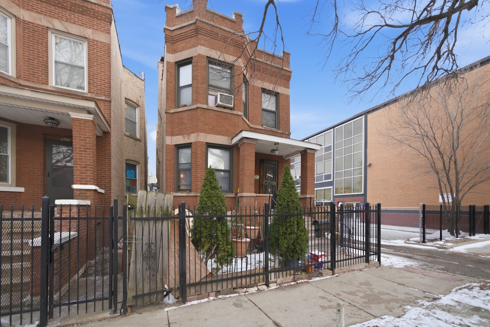 921 N Avers Avenue, Chicago, IL 60651