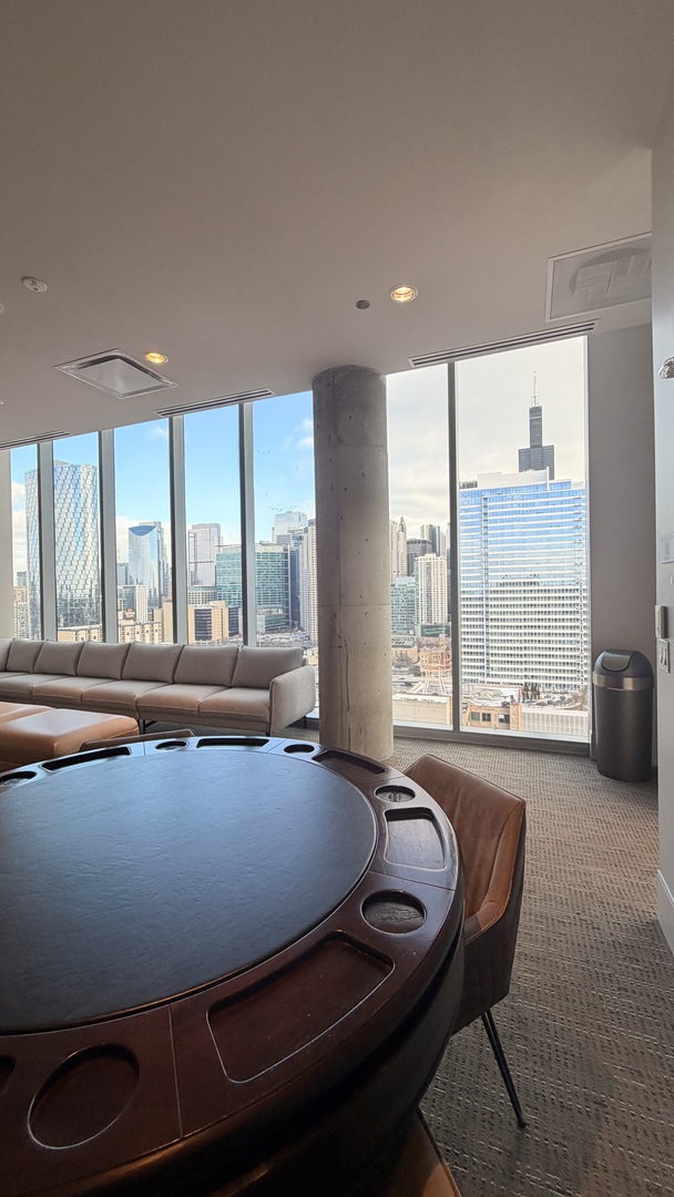 205 S Peoria Street #1515, Chicago, IL 60607