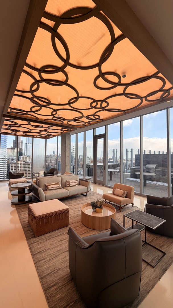 205 S Peoria Street #1515, Chicago, IL 60607