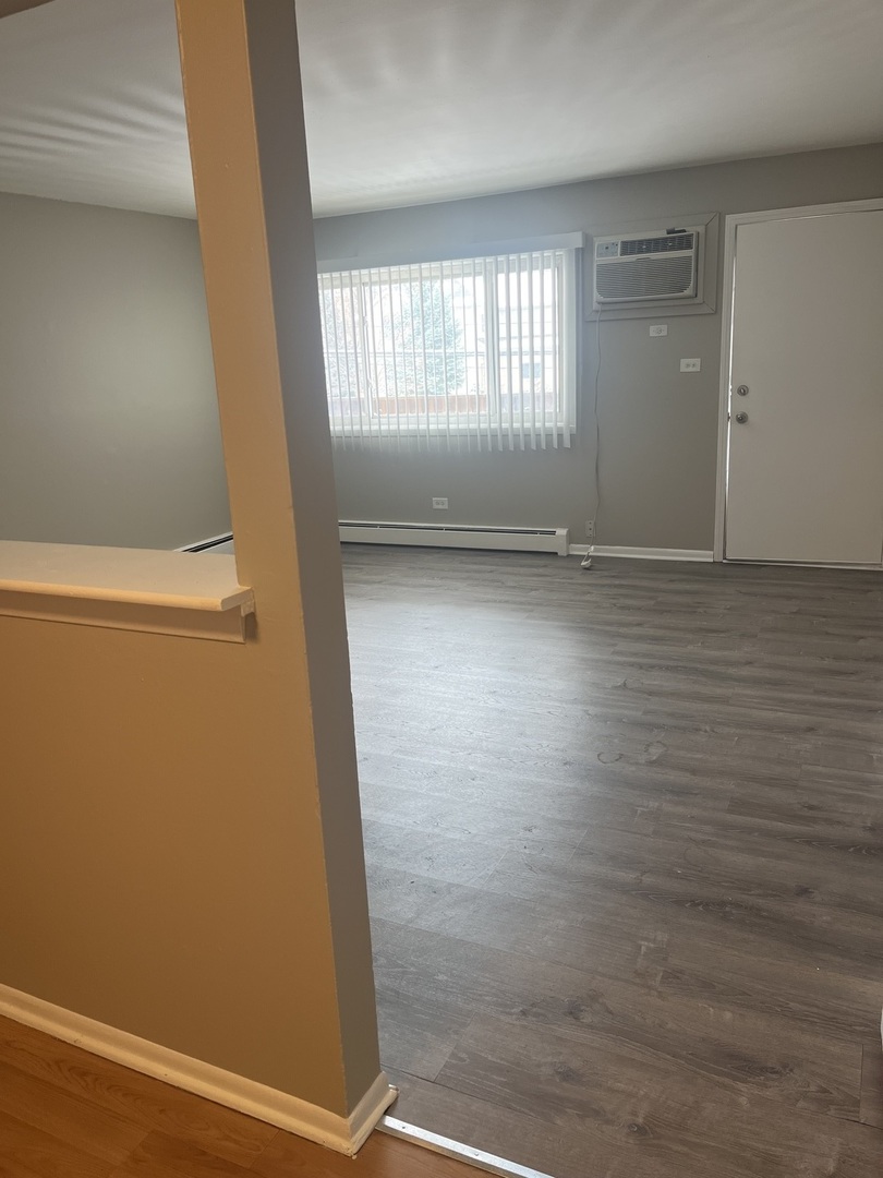 8817 S roberts rd Street #7, Hickory Hills, IL 60457