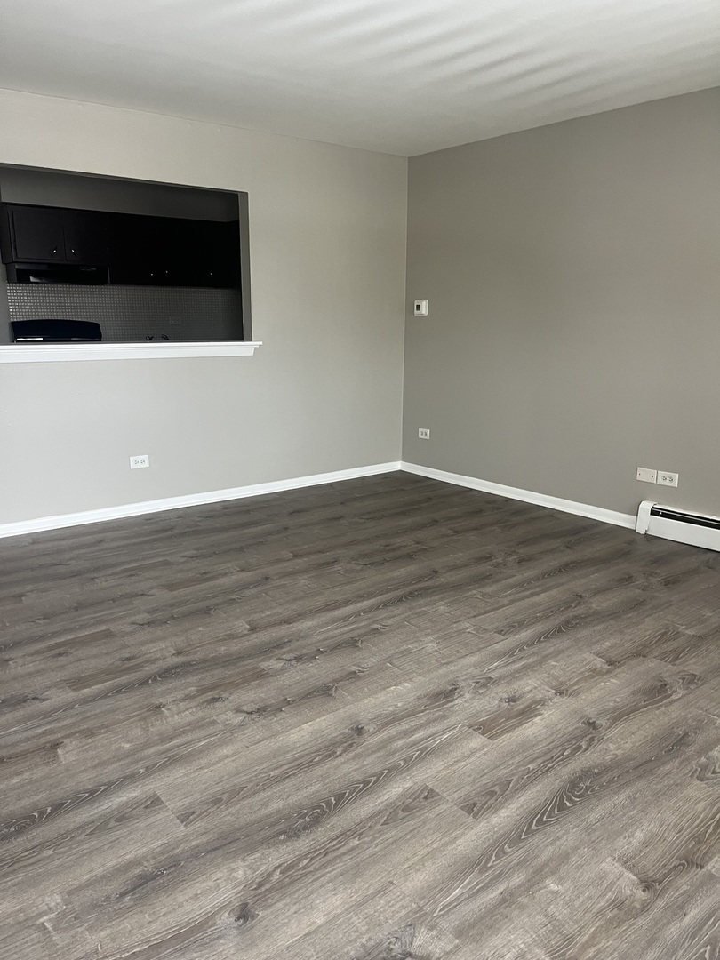 8817 S roberts rd Street #7, Hickory Hills, IL 60457