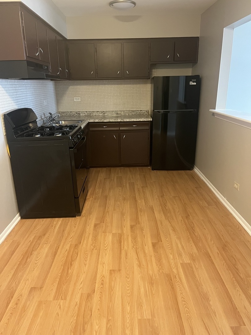 8817 S roberts rd Street #7, Hickory Hills, IL 60457