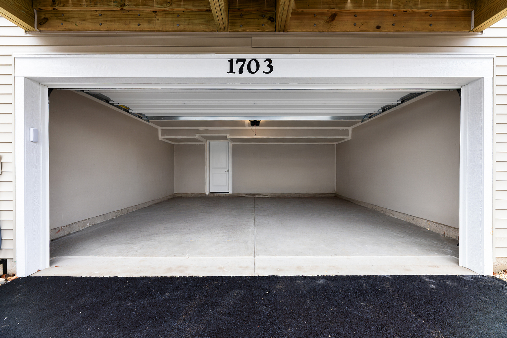 1703 Neubauer Circle, Lindenhurst, IL 60046