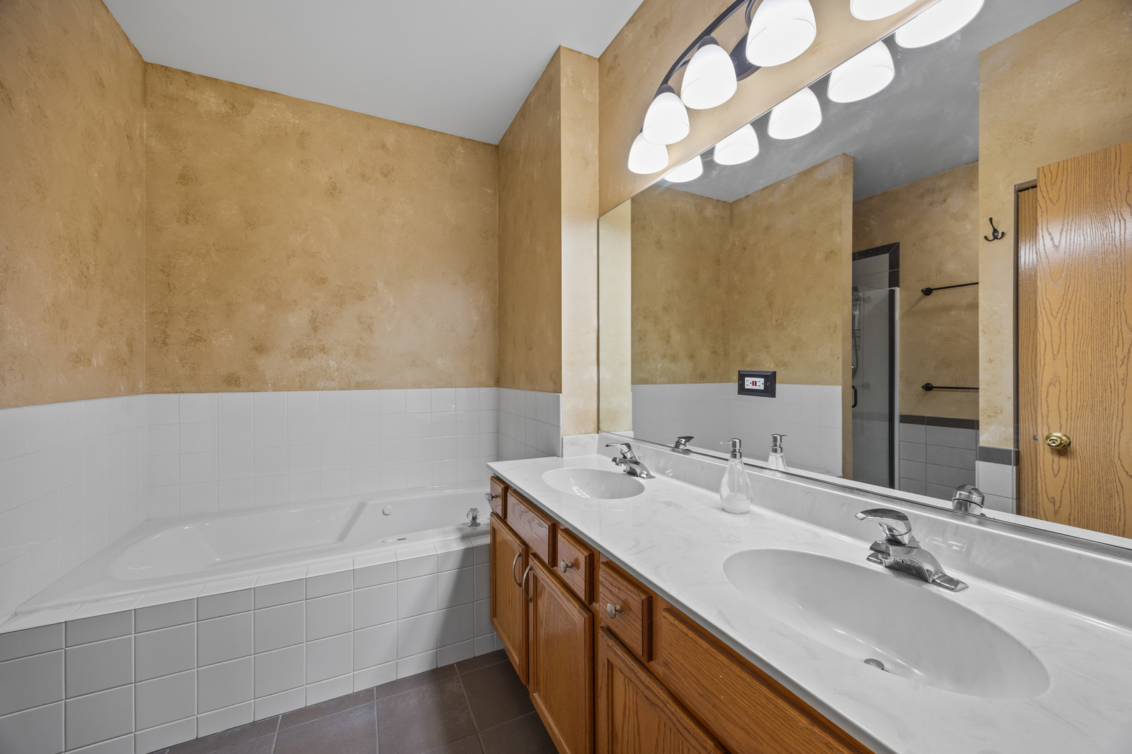 192 Brompton Lane #B, Sugar Grove, IL 60554