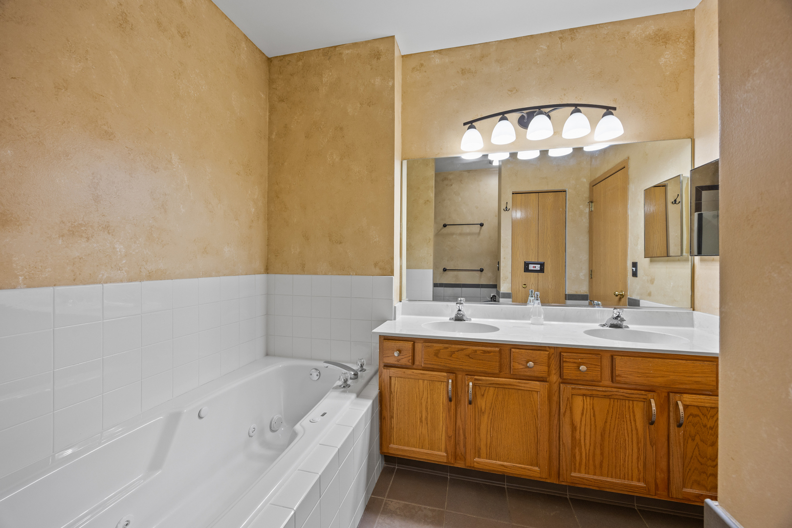 192 Brompton Lane #B, Sugar Grove, IL 60554