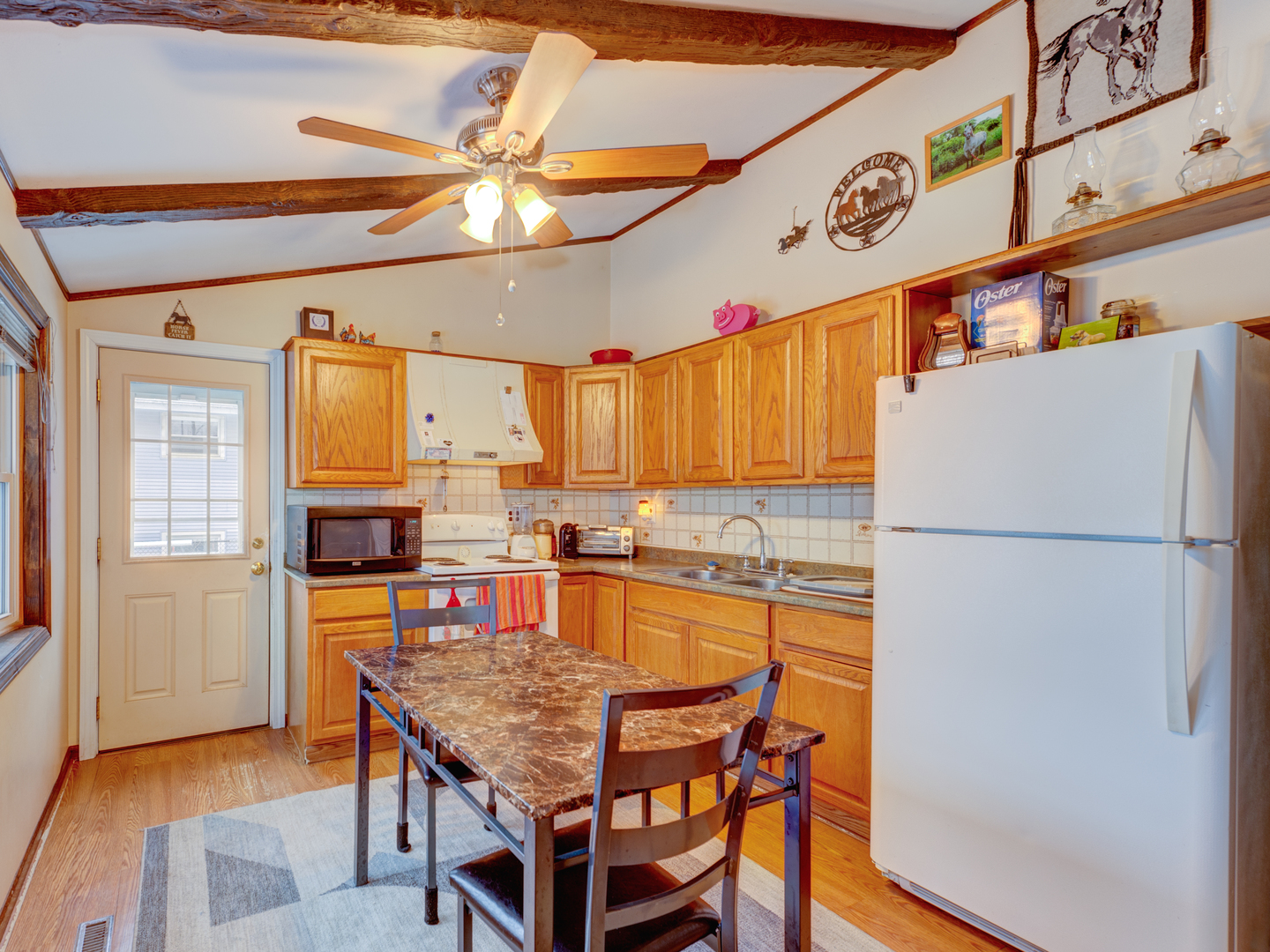 1416 Kings Road, Carpentersville, IL 60110