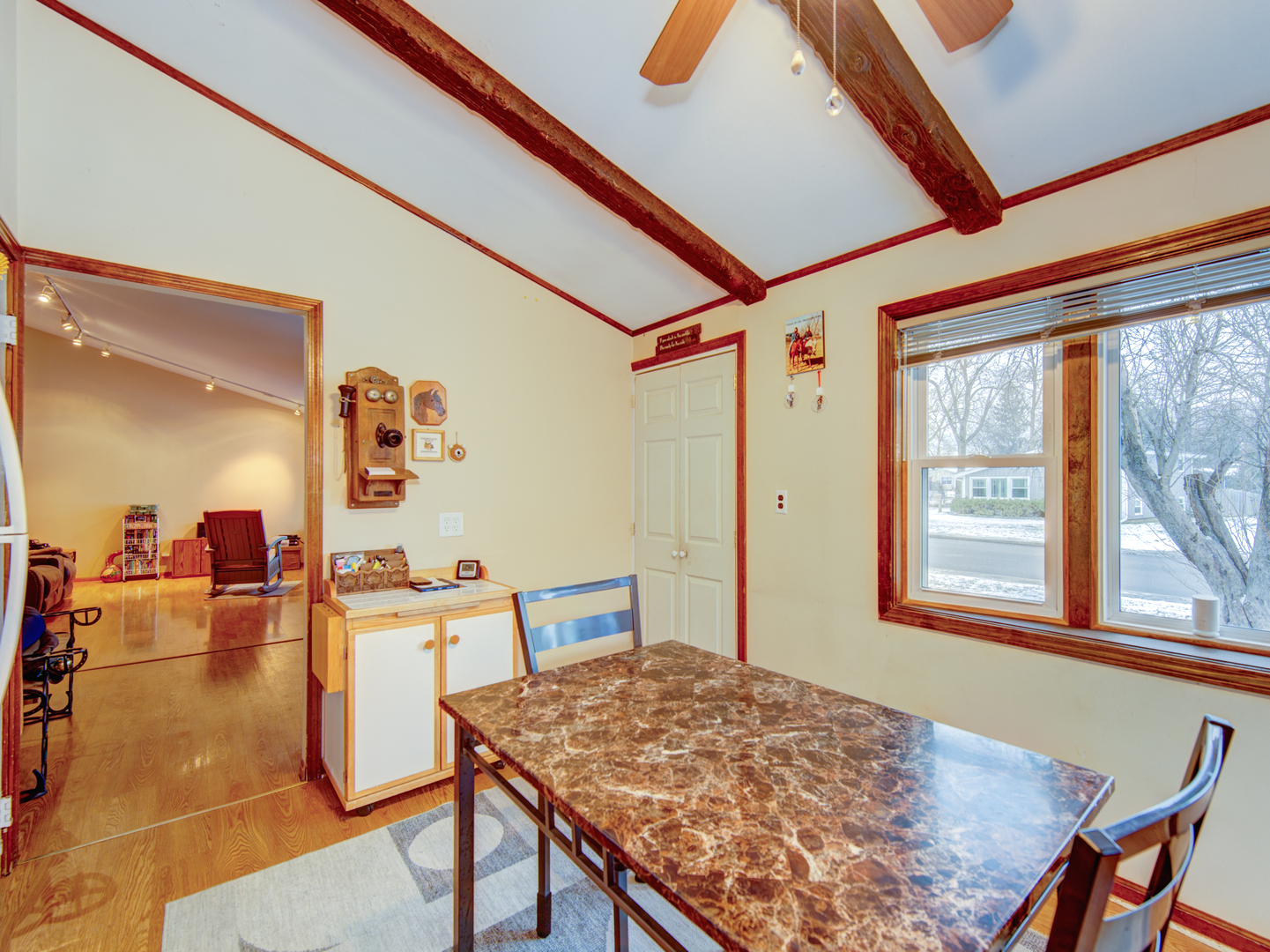 1416 Kings Road, Carpentersville, IL 60110