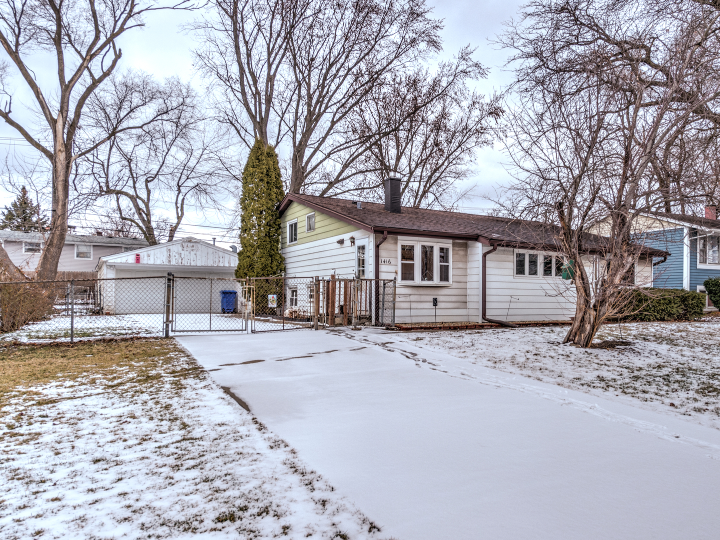 1416 Kings Road, Carpentersville, IL 60110