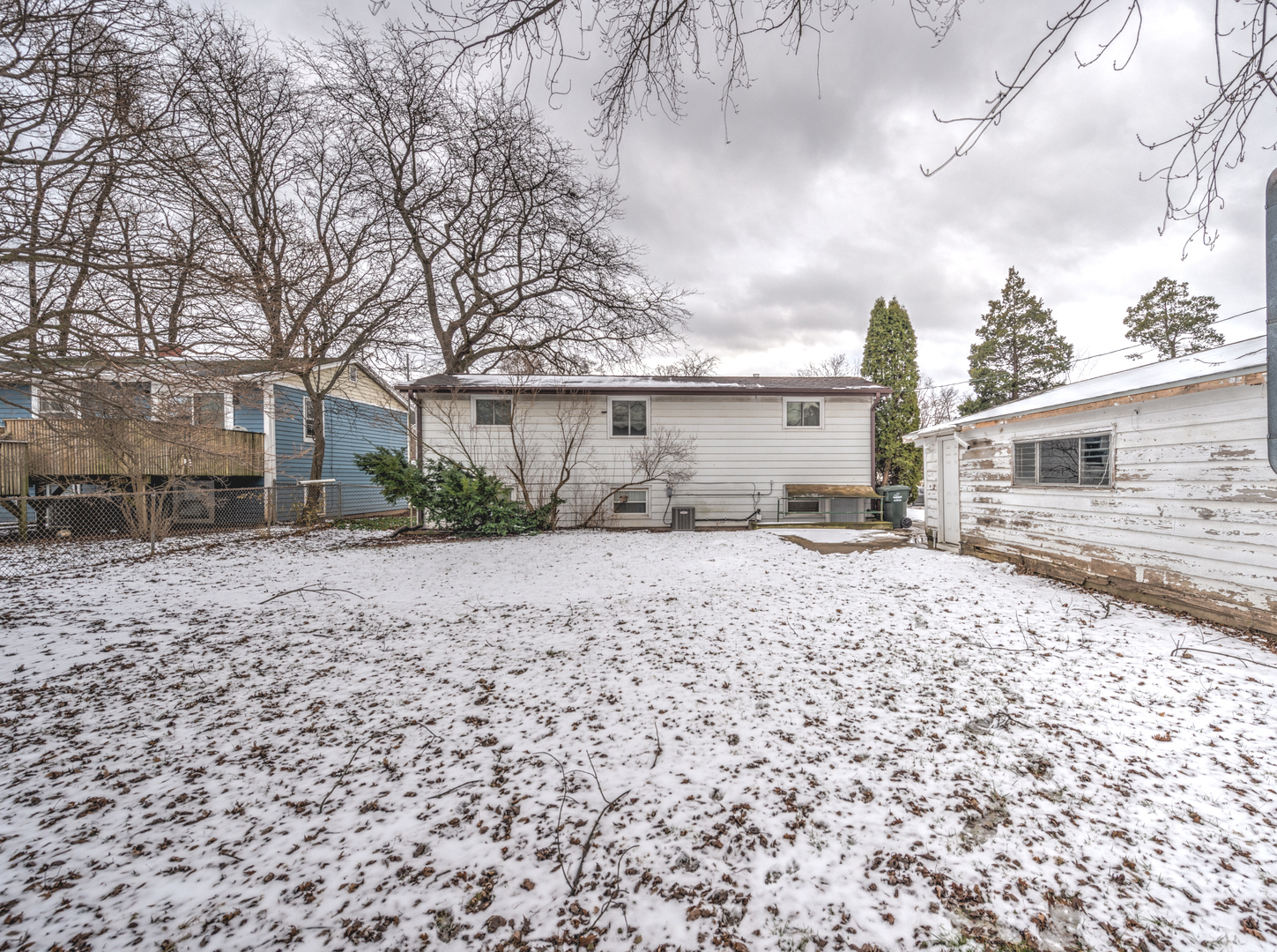 1416 Kings Road, Carpentersville, IL 60110