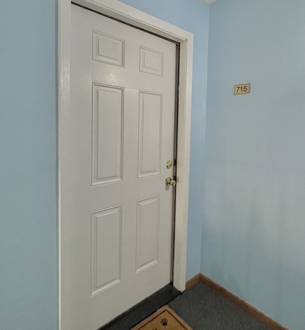 715 N Deer Run Drive #715, Palatine, IL 60067