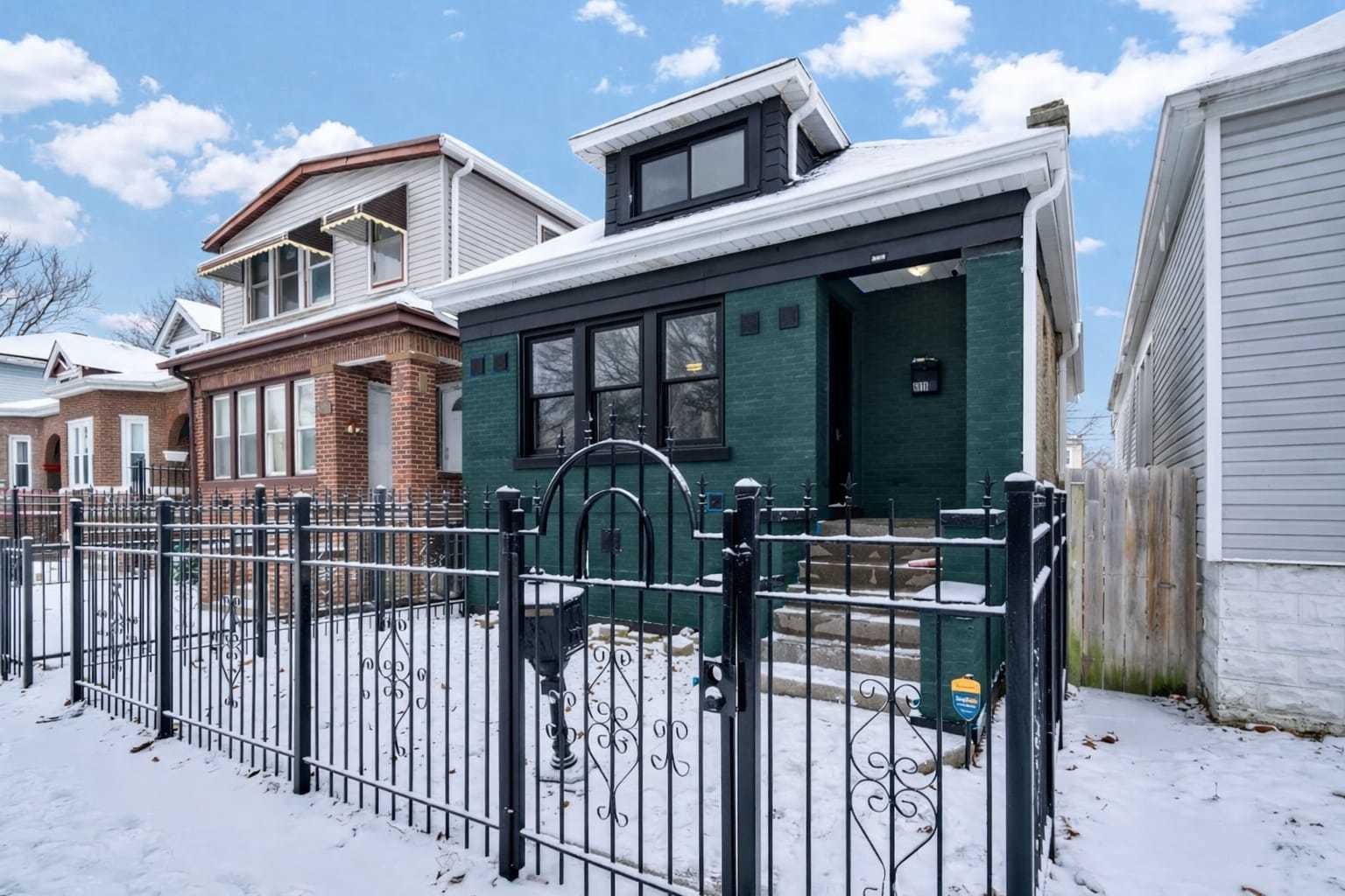 6818 S Wood Street, Chicago, IL 60636