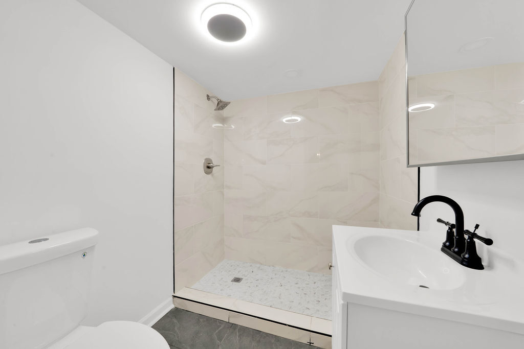 6818 S Wood Street, Chicago, IL 60636