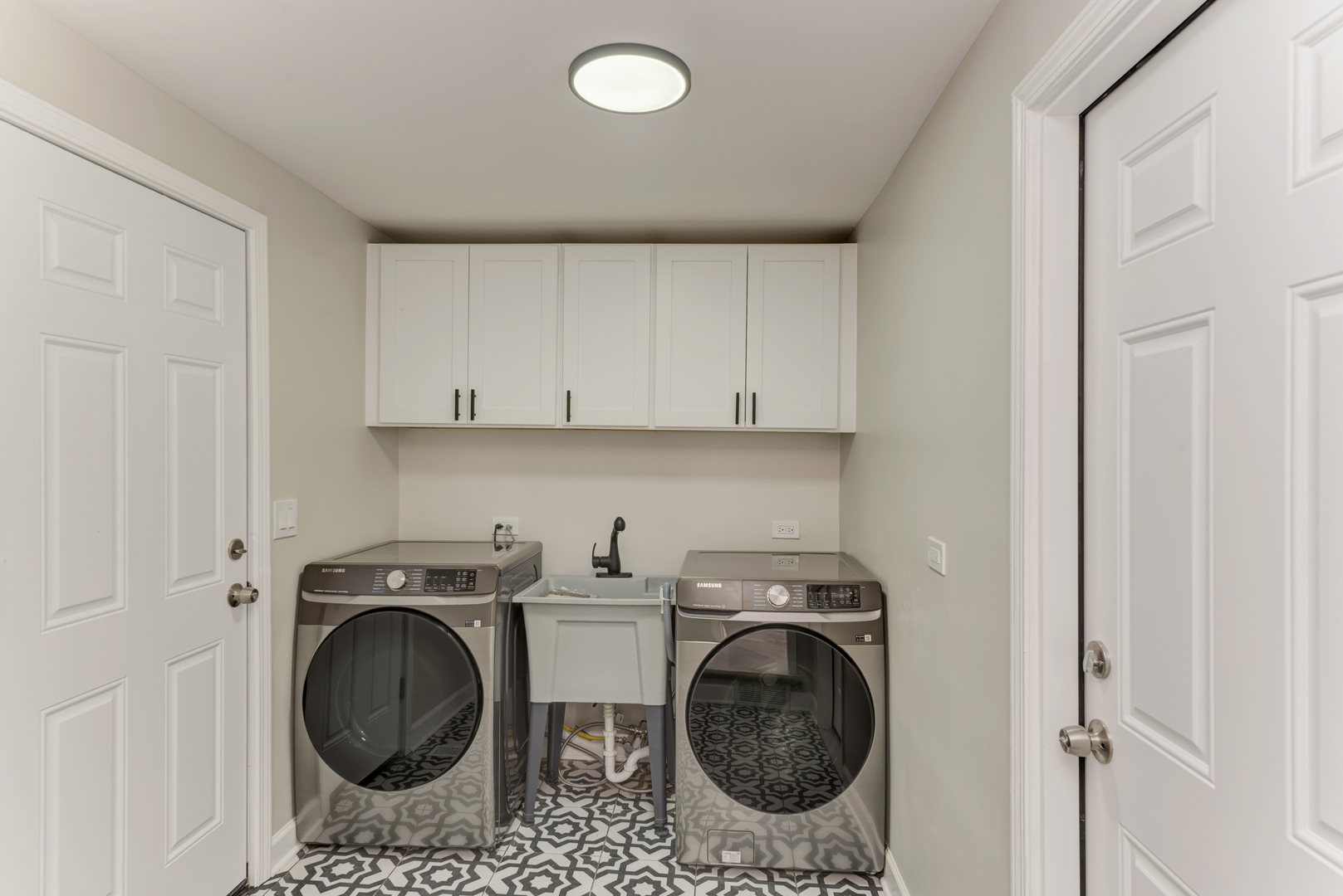 311 Montclare Lane, Wood Dale, IL 60191