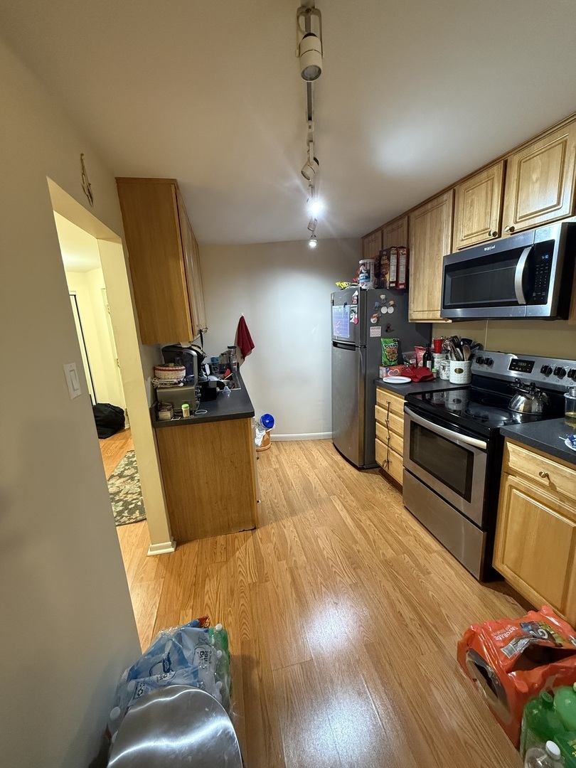 3900 W 95th Street #305, Evergreen Park, IL 60805