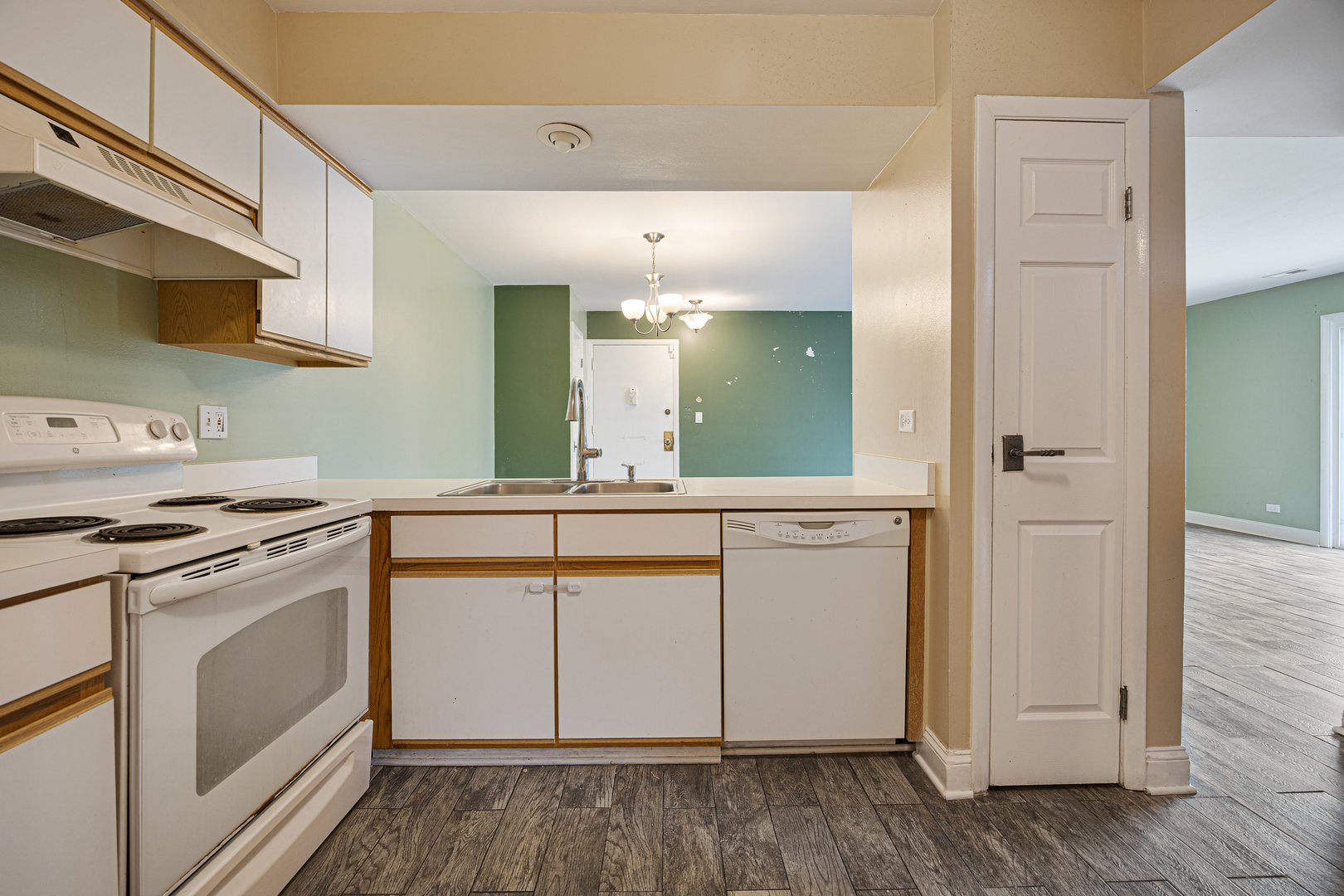 1900 Plum Grove Road #2C, Rolling Meadows, IL 60008