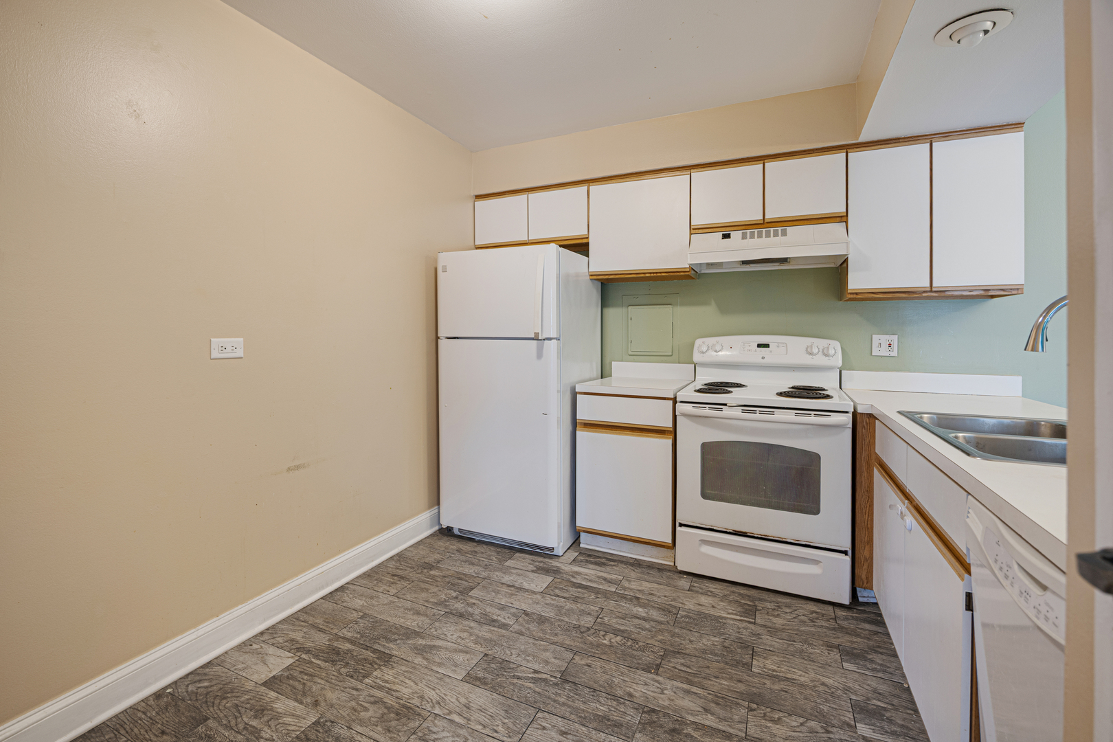 1900 Plum Grove Road #2C, Rolling Meadows, IL 60008