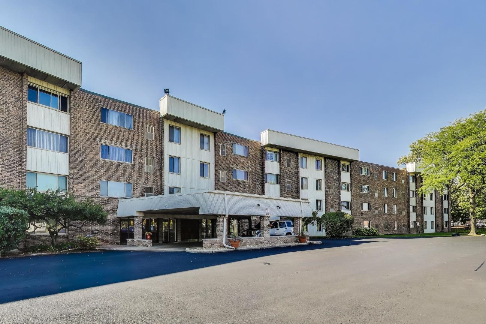 841 N York Street #109, Elmhurst, IL 60126