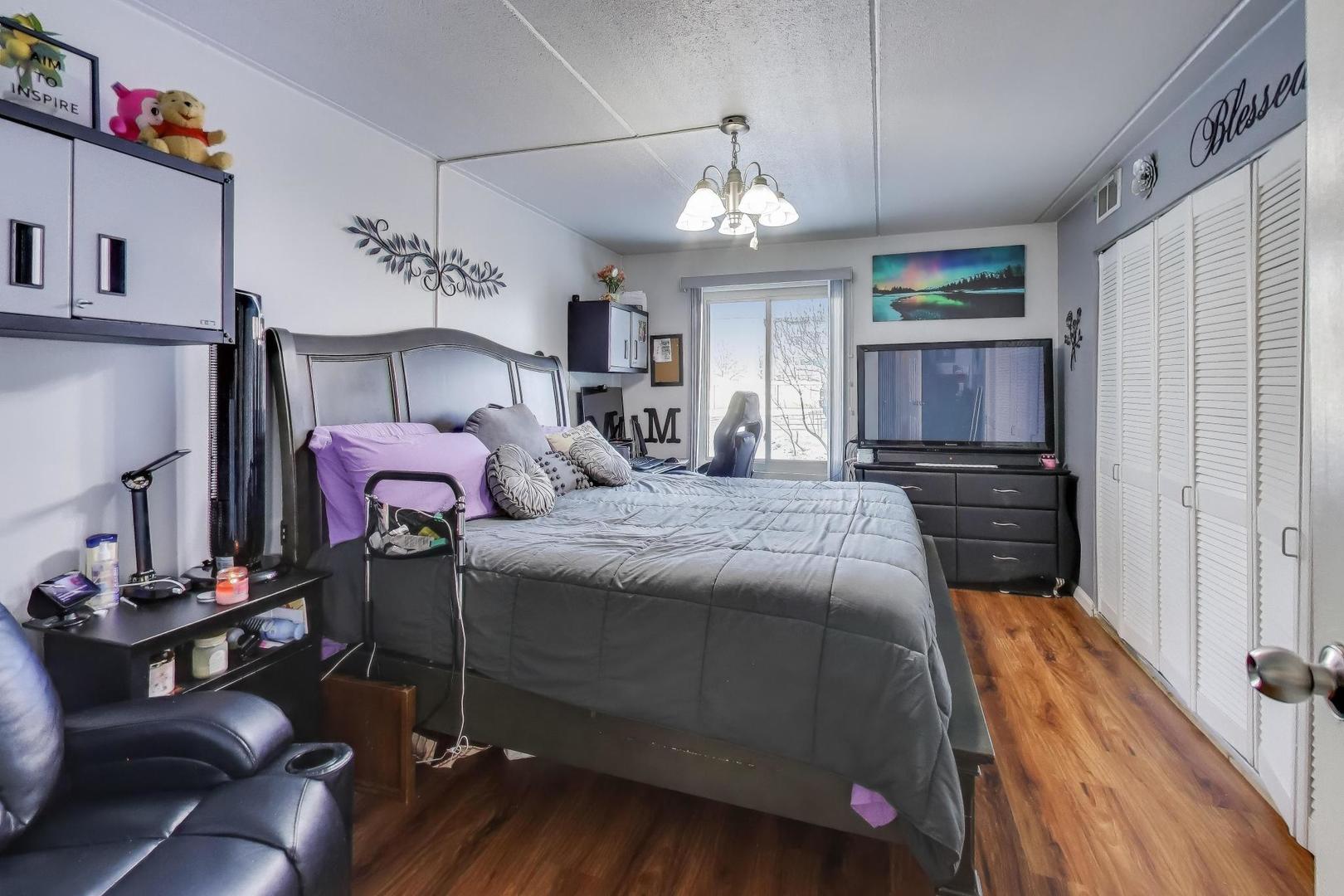 841 N York Street #109, Elmhurst, IL 60126