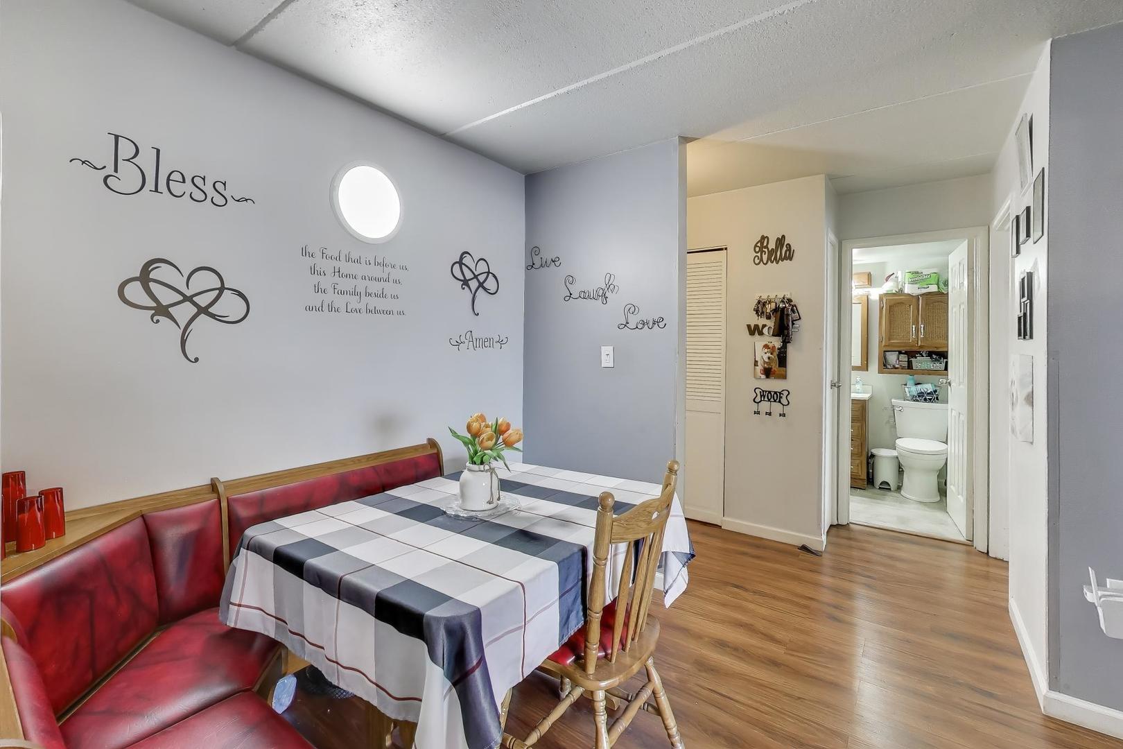 841 N York Street #109, Elmhurst, IL 60126