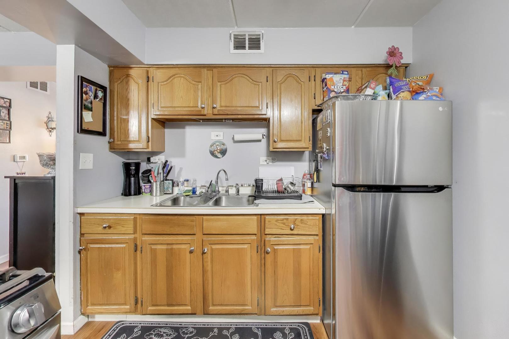 841 N York Street #109, Elmhurst, IL 60126