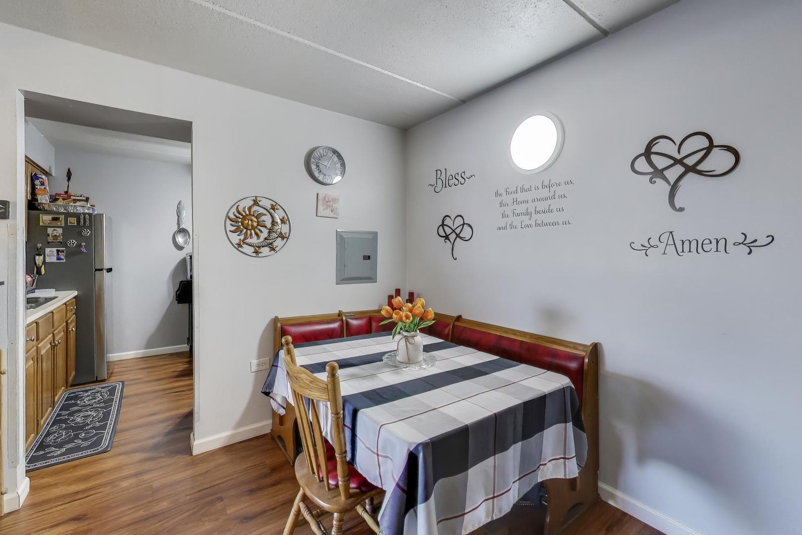 841 N York Street #109, Elmhurst, IL 60126