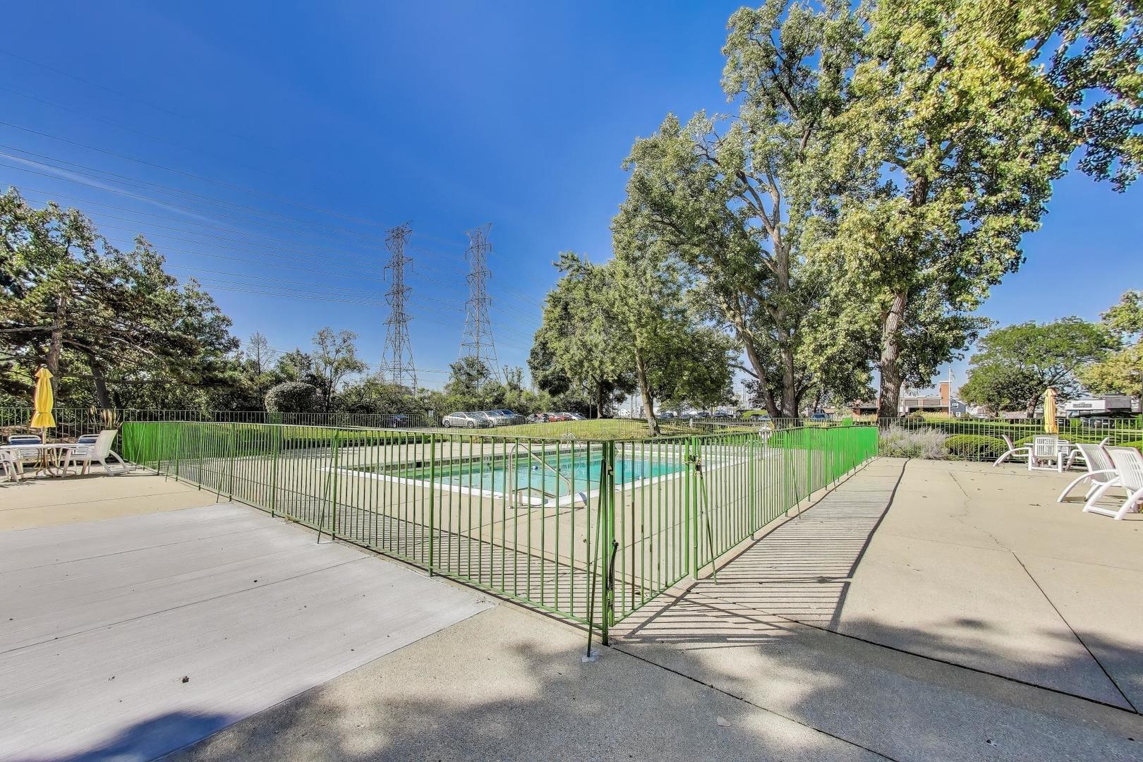 841 N York Street #109, Elmhurst, IL 60126