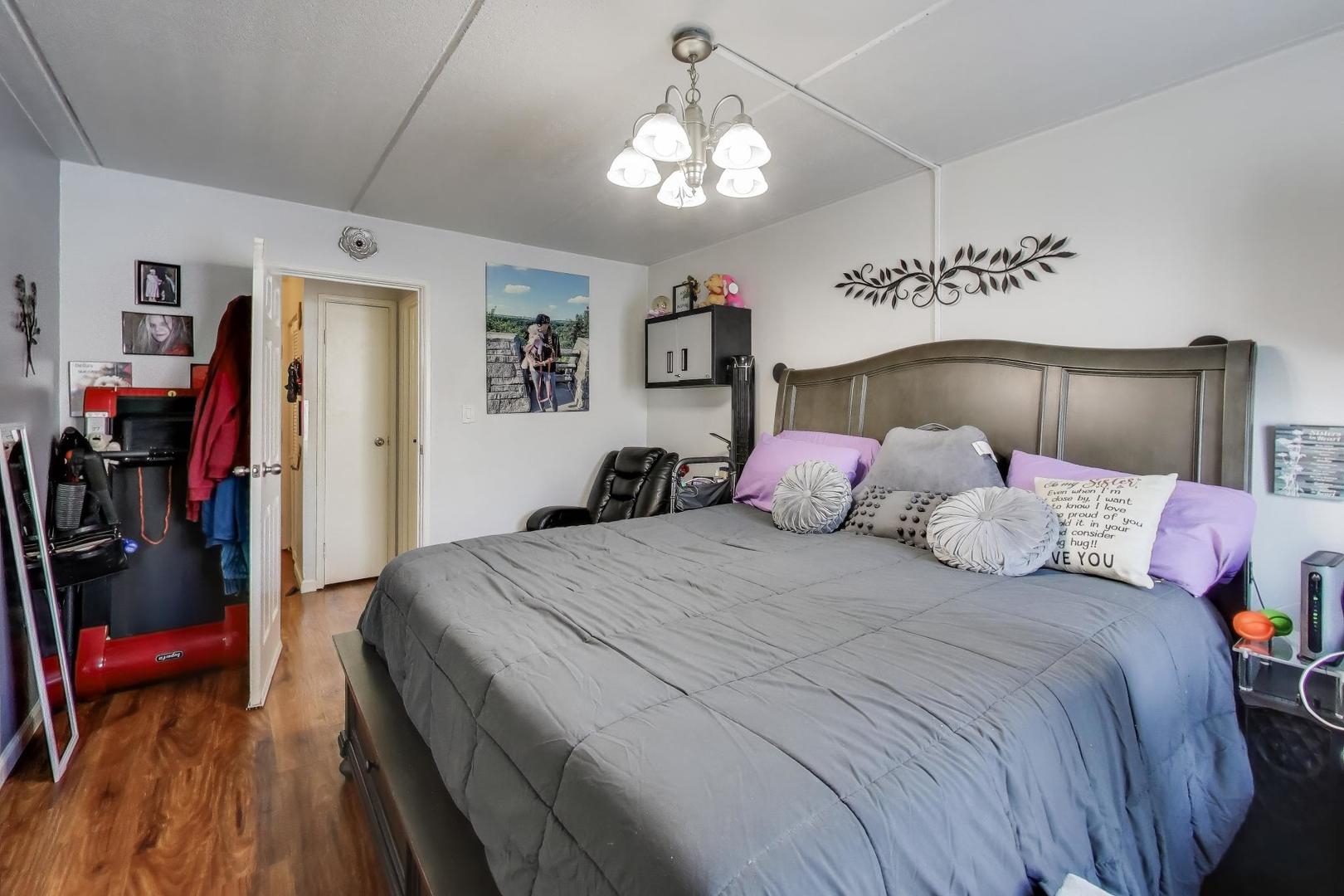 841 N York Street #109, Elmhurst, IL 60126