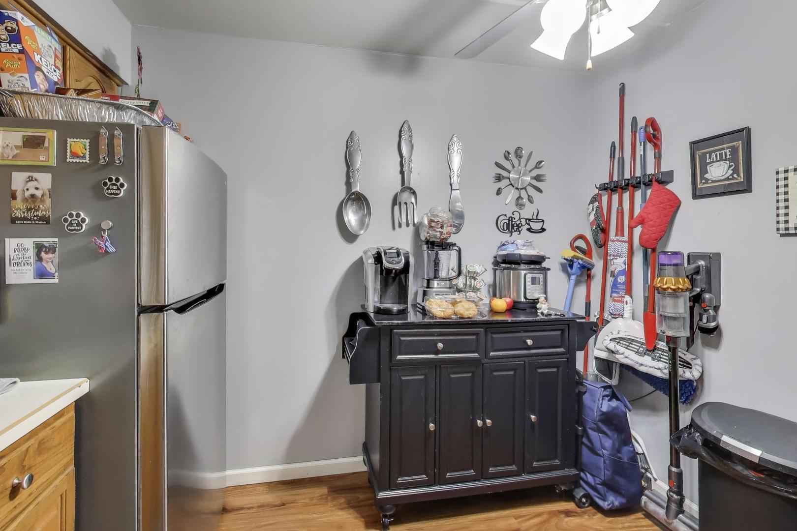 841 N York Street #109, Elmhurst, IL 60126