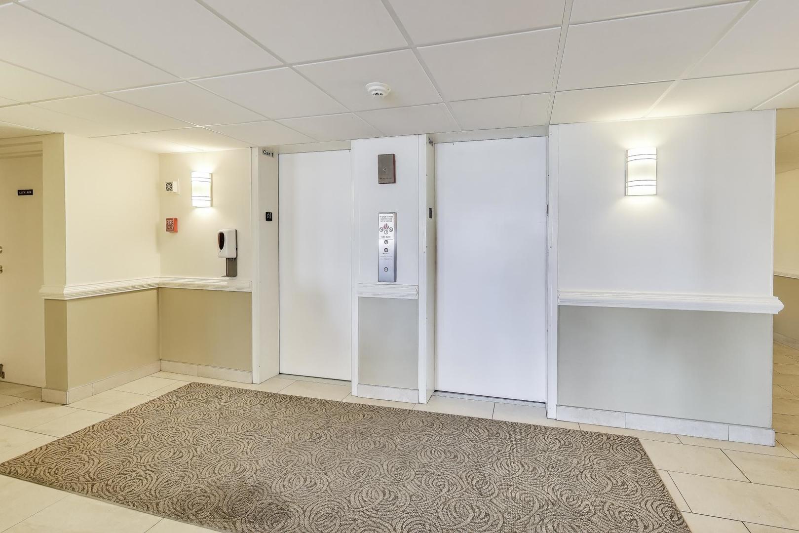 841 N York Street #109, Elmhurst, IL 60126