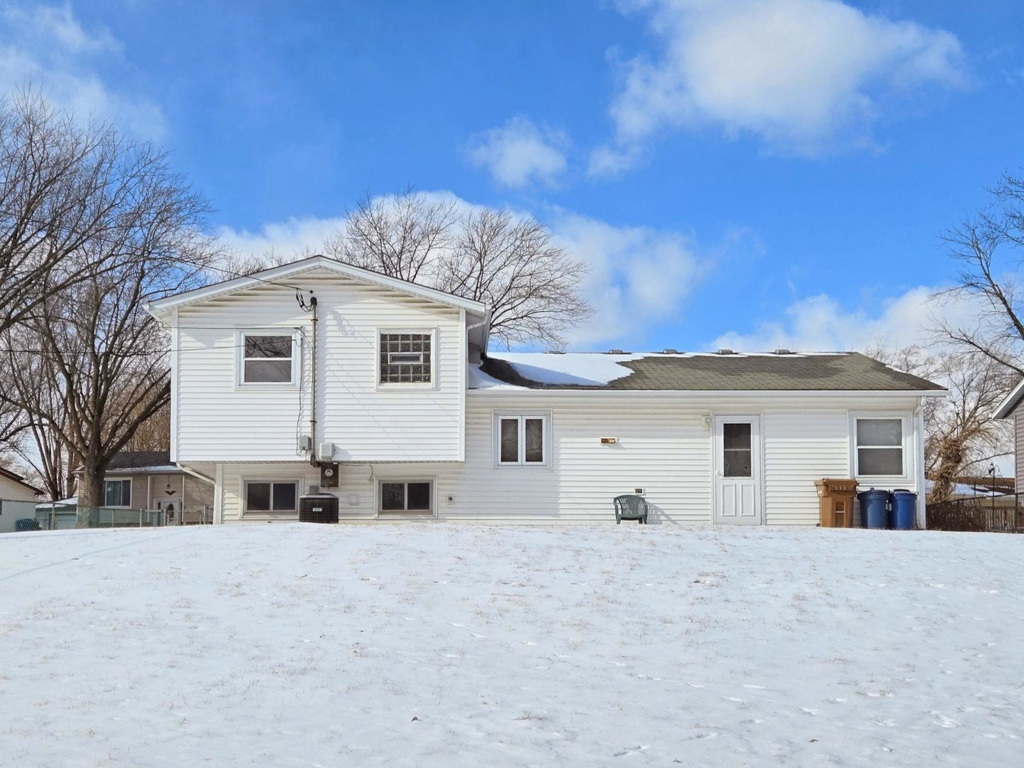 1329 Easy Street, Glendale Heights, IL 60139