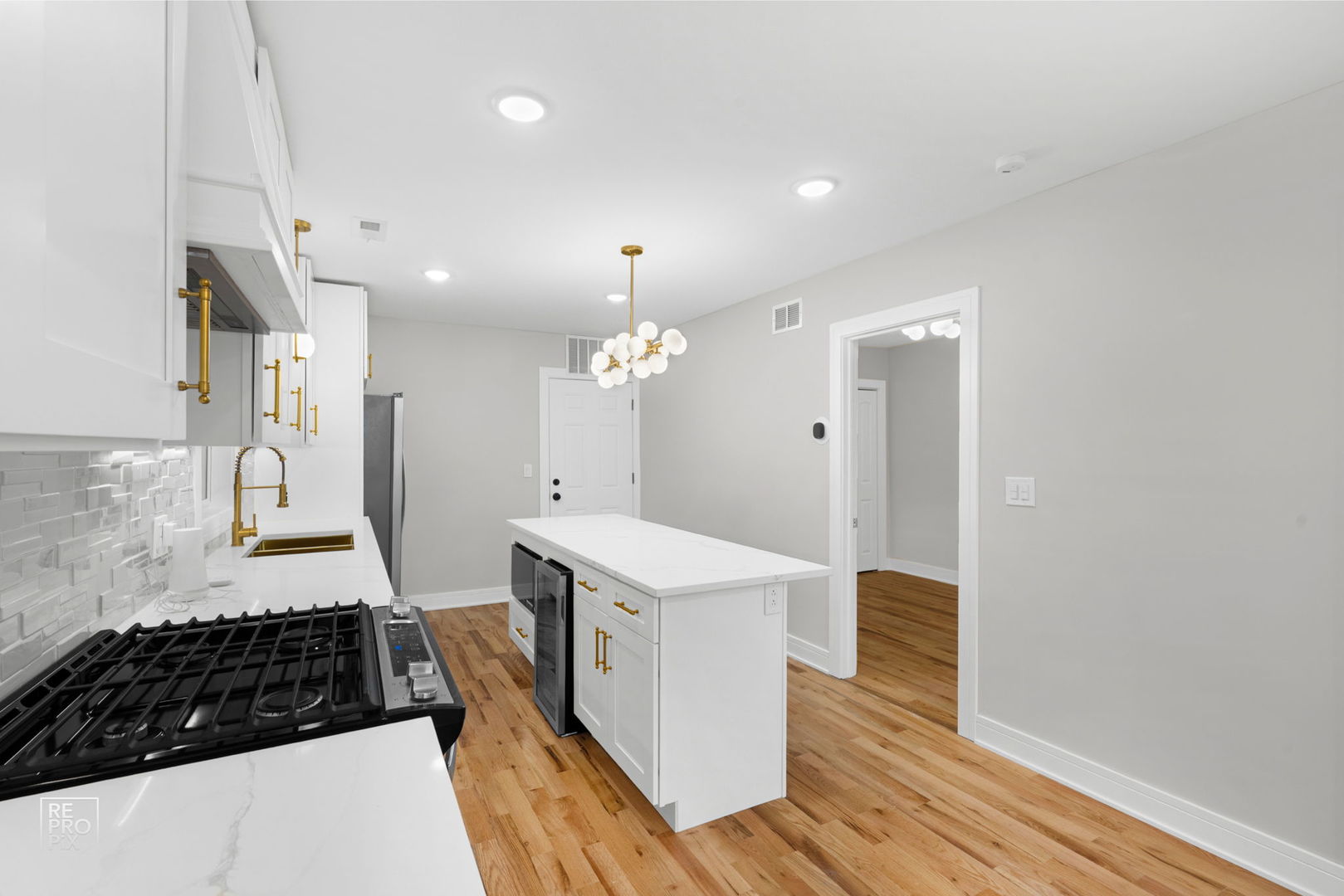 3411 S Lituanica Avenue, Chicago, IL 60608