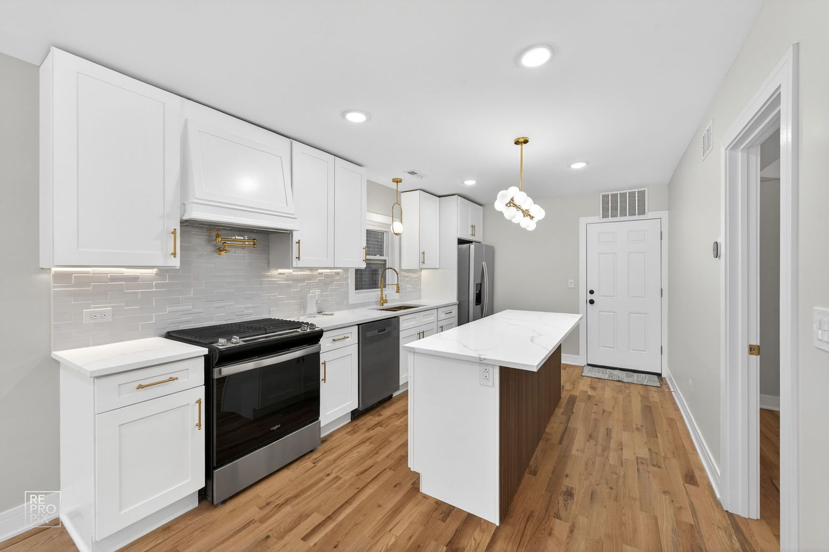 3411 S Lituanica Avenue, Chicago, IL 60608